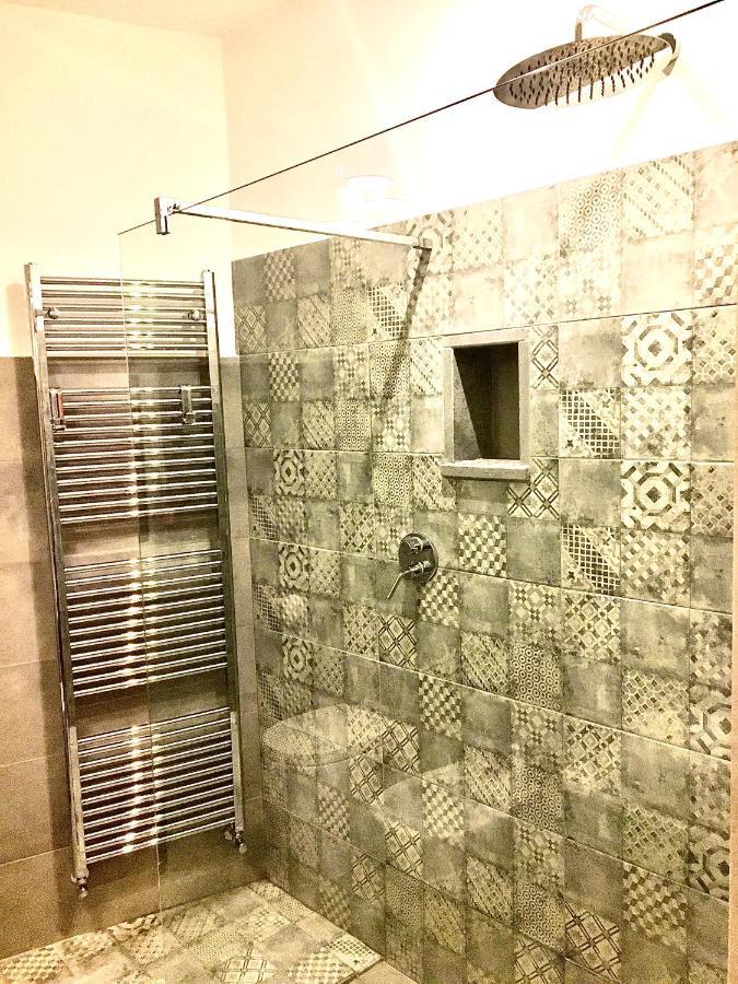 סוטרי Goose House Luxury Holiday Home מראה חיצוני תמונה